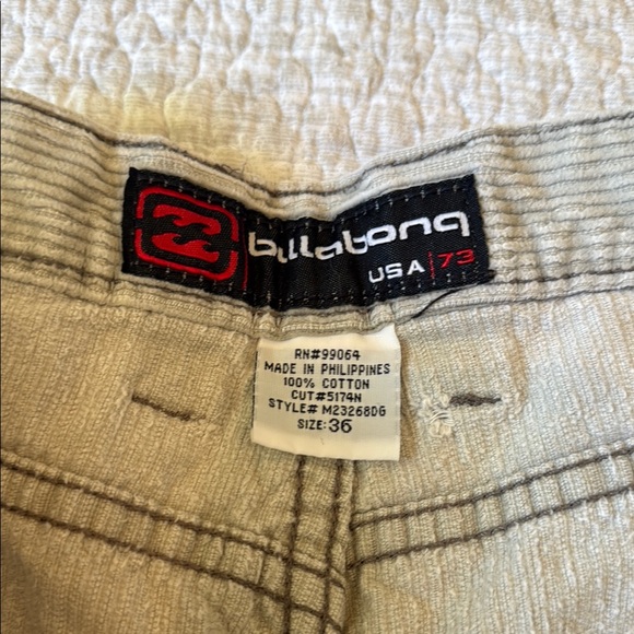 Vintage Billabong Men's Cream Corduroy Shorts - Picture 2 of 4